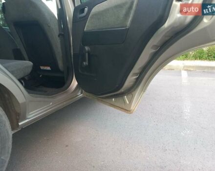 Сірий Форд Фьюжен, об'ємом двигуна 1.6 л та пробігом 251 тис. км за 5700 $, фото 14 на Automoto.ua