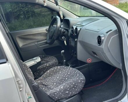 Серый Форд Фьюжн, объемом двигателя 1.6 л и пробегом 190 тыс. км за 4000 $, фото 7 на Automoto.ua