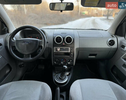 Серый Форд Фьюжн, объемом двигателя 1.38 л и пробегом 220 тыс. км за 3999 $, фото 10 на Automoto.ua