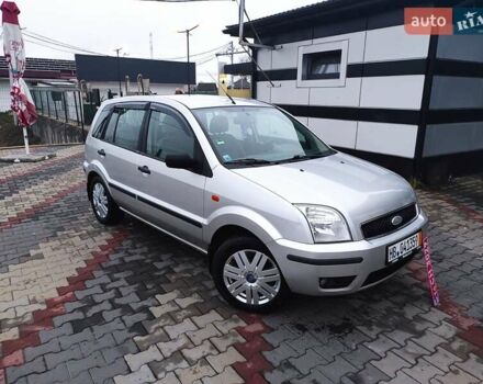 Серый Форд Фьюжн, объемом двигателя 1.6 л и пробегом 238 тыс. км за 4450 $, фото 1 на Automoto.ua