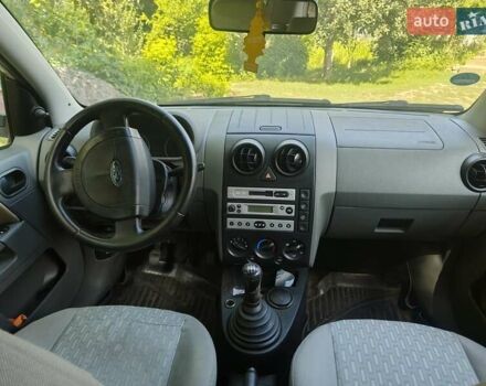 Форд Фьюжн 2004 в Теплике на Automoto.ua Серый Форд Фьюжн, объемом двигателя 1.39 л и пробегом 220 тыс. км за 1800 $, фото 8 на Automoto.ua