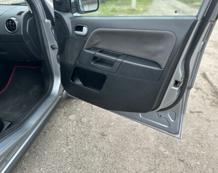 Сірий Форд Фьюжен, об'ємом двигуна 1.4 л та пробігом 237 тис. км за 3950 $, фото 16 на Automoto.ua