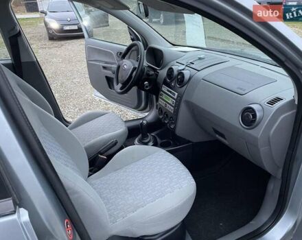 Серый Форд Фьюжн, объемом двигателя 1.4 л и пробегом 118 тыс. км за 5450 $, фото 6 на Automoto.ua