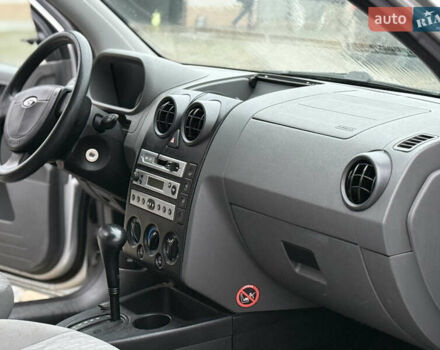 Сірий Форд Фьюжен, об'ємом двигуна 1.6 л та пробігом 120 тис. км за 5450 $, фото 22 на Automoto.ua