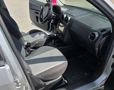 Сірий Форд Фьюжен, об'ємом двигуна 1.6 л та пробігом 270 тис. км за 5300 $, фото 9 на Automoto.ua