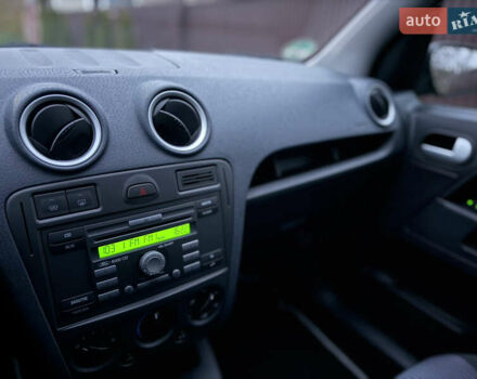 Серый Форд Фьюжн, объемом двигателя 1.4 л и пробегом 173 тыс. км за 5500 $, фото 31 на Automoto.ua
