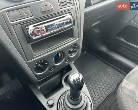 Сірий Форд Фьюжен, об'ємом двигуна 1.4 л та пробігом 178 тис. км за 3900 $, фото 16 на Automoto.ua