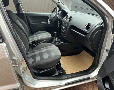 Серый Форд Фьюжн, объемом двигателя 1.4 л и пробегом 150 тыс. км за 5500 $, фото 5 на Automoto.ua