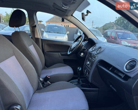 Серый Форд Фьюжн, объемом двигателя 1.6 л и пробегом 180 тыс. км за 7140 $, фото 50 на Automoto.ua