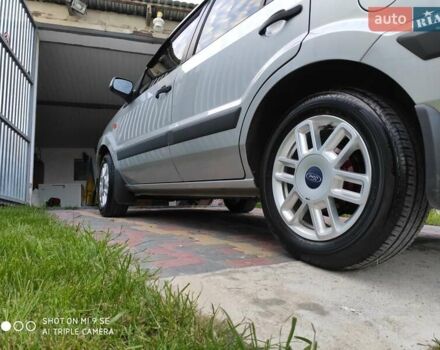 Сірий Форд Фьюжен, об'ємом двигуна 1.39 л та пробігом 240 тис. км за 4400 $, фото 2 на Automoto.ua