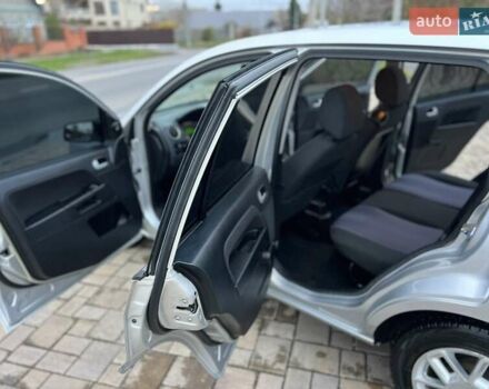 Сірий Форд Фьюжен, об'ємом двигуна 1.39 л та пробігом 211 тис. км за 3888 $, фото 10 на Automoto.ua