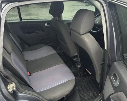 Серый Форд Фьюжн, объемом двигателя 1.4 л и пробегом 195 тыс. км за 5450 $, фото 6 на Automoto.ua