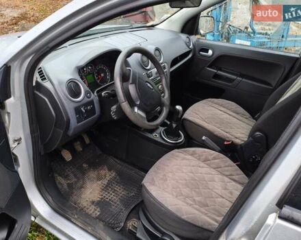 Серый Форд Фьюжн, объемом двигателя 1.56 л и пробегом 235 тыс. км за 6500 $, фото 4 на Automoto.ua