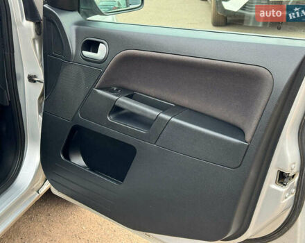 Серый Форд Фьюжн, объемом двигателя 1.6 л и пробегом 235 тыс. км за 6790 $, фото 20 на Automoto.ua