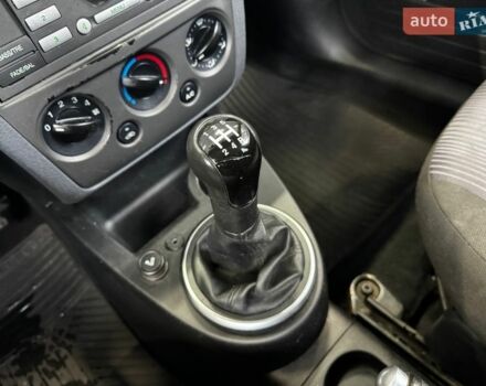 Сірий Форд Фьюжен, об'ємом двигуна 0 л та пробігом 332 тис. км за 3300 $, фото 26 на Automoto.ua