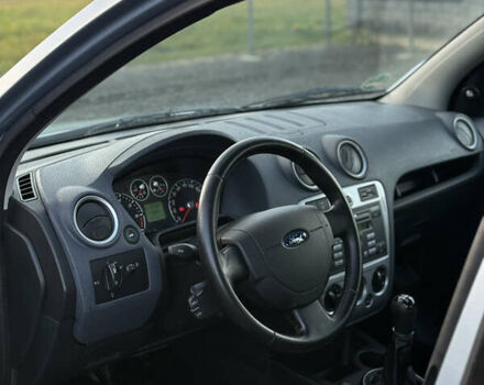 Серый Форд Фьюжн, объемом двигателя 1.4 л и пробегом 141 тыс. км за 5550 $, фото 6 на Automoto.ua