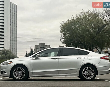 Серый Форд Фьюжн, объемом двигателя 2.5 л и пробегом 235 тыс. км за 7999 $, фото 4 на Automoto.ua