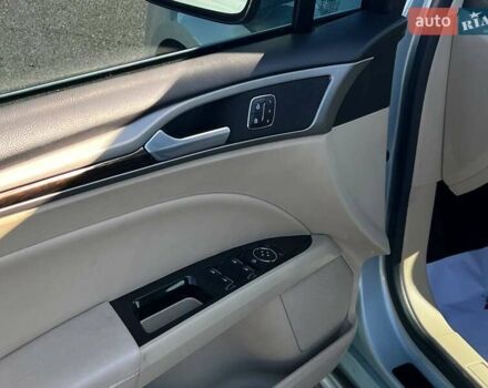 Серый Форд Фьюжн, объемом двигателя 2 л и пробегом 181 тыс. км за 11499 $, фото 8 на Automoto.ua