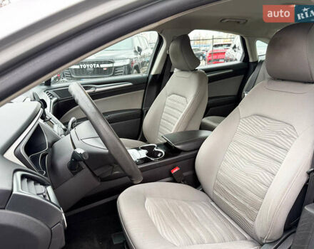 Сірий Форд Фьюжен, об'ємом двигуна 2 л та пробігом 148 тис. км за 11500 $, фото 2 на Automoto.ua