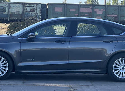 Сірий Форд Фьюжен, об'ємом двигуна 2 л та пробігом 128 тис. км за 13700 $, фото 4 на Automoto.ua