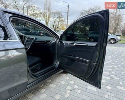 Сірий Форд Фьюжен, об'ємом двигуна 2 л та пробігом 163 тис. км за 8300 $, фото 36 на Automoto.ua