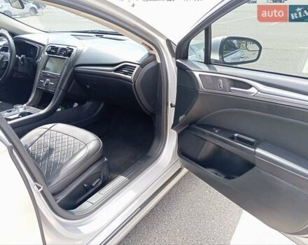 Сірий Форд Фьюжен, об'ємом двигуна 2 л та пробігом 270 тис. км за 12700 $, фото 9 на Automoto.ua