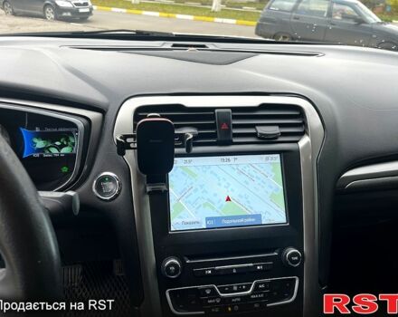 Серый Форд Фьюжн, объемом двигателя 2 л и пробегом 184 тыс. км за 12300 $, фото 6 на Automoto.ua