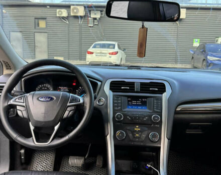 Сірий Форд Фьюжен, об'ємом двигуна 2 л та пробігом 200 тис. км за 10300 $, фото 9 на Automoto.ua