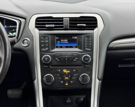 Серый Форд Фьюжн, объемом двигателя 2 л и пробегом 195 тыс. км за 12300 $, фото 15 на Automoto.ua