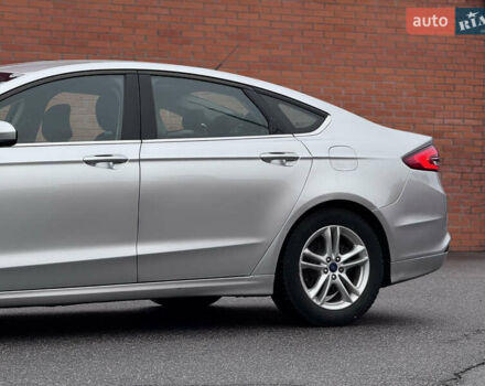 Серый Форд Фьюжн, объемом двигателя 2 л и пробегом 195 тыс. км за 12300 $, фото 8 на Automoto.ua