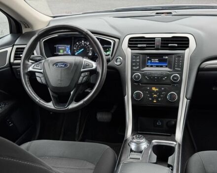 Серый Форд Фьюжн, объемом двигателя 2 л и пробегом 195 тыс. км за 12300 $, фото 11 на Automoto.ua