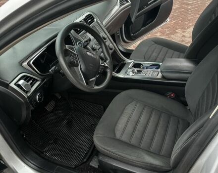 Сірий Форд Фьюжен, об'ємом двигуна 2 л та пробігом 184 тис. км за 13500 $, фото 10 на Automoto.ua