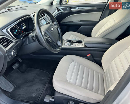 Сірий Форд Фьюжен, об'ємом двигуна 2 л та пробігом 123 тис. км за 14000 $, фото 3 на Automoto.ua