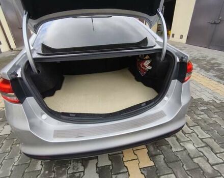 Сірий Форд Фьюжен, об'ємом двигуна 2 л та пробігом 130 тис. км за 13500 $, фото 4 на Automoto.ua