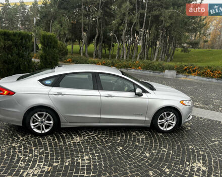 Сірий Форд Фьюжен, об'ємом двигуна 2 л та пробігом 68 тис. км за 14500 $, фото 3 на Automoto.ua