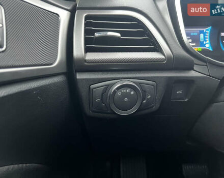 Сірий Форд Фьюжен, об'ємом двигуна 2 л та пробігом 68 тис. км за 14500 $, фото 36 на Automoto.ua