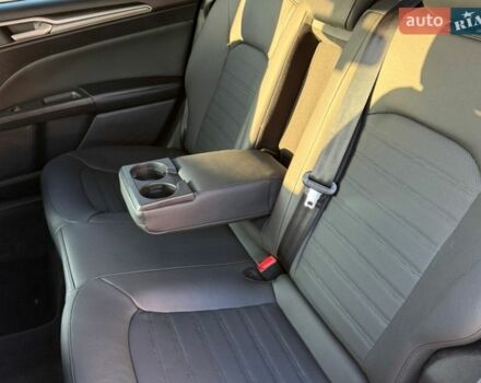 Сірий Форд Фьюжен, об'ємом двигуна 2 л та пробігом 194 тис. км за 13500 $, фото 14 на Automoto.ua