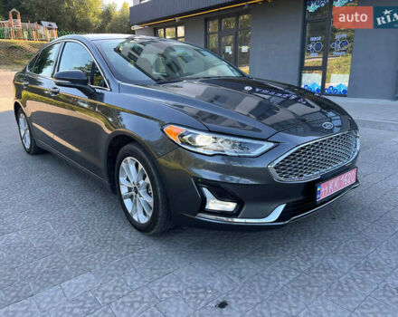 Форд Фьюжен 2019 у Львові на Automoto.ua Сірий Форд Фьюжен, об'ємом двигуна 2 л та пробігом 200 тис. км за 18900 $, фото 1 на Automoto.ua