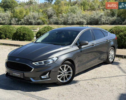 Форд Фьюжн 2019 в Днепре (Днепропетровске) на Automoto.ua Серый Форд Фьюжн, объемом двигателя 2.49 л и пробегом 133 тыс. км за 13500 $, фото 1 на Automoto.ua