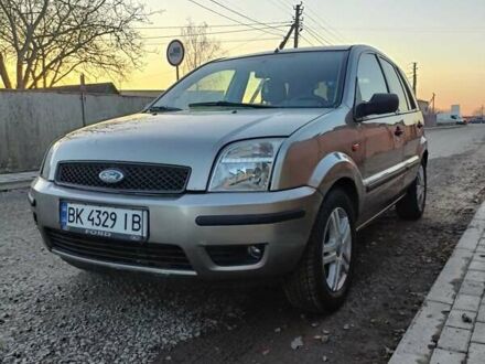 Форд Фьюжн 2003 в Луцке на Automoto.ua Серый Форд Фьюжн, объемом двигателя 1.4 л и пробегом 258 тыс. км за 3800 $, фото 1 на Automoto.ua