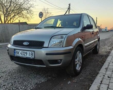 Серый Форд Фьюжн, объемом двигателя 1.4 л и пробегом 258 тыс. км за 3800 $, фото 1 на Automoto.ua