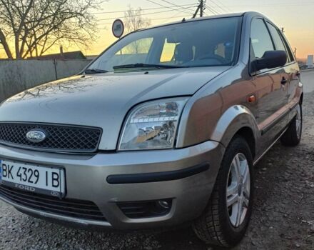 Серый Форд Фьюжн, объемом двигателя 1.4 л и пробегом 268 тыс. км за 3750 $, фото 1 на Automoto.ua