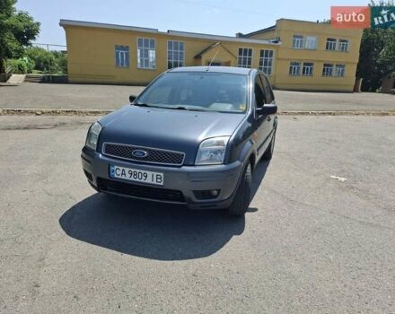 Сірий Форд Фьюжен, об'ємом двигуна 1.4 л та пробігом 389 тис. км за 3900 $, фото 1 на Automoto.ua