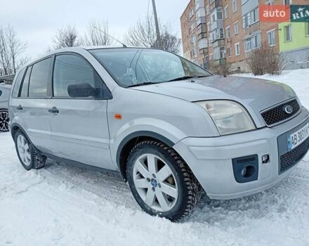 Серый Форд Фьюжн, объемом двигателя 1.6 л и пробегом 288 тыс. км за 3000 $, фото 1 на Automoto.ua