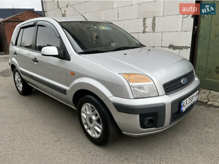 Серый Форд Фьюжн, объемом двигателя 1.4 л и пробегом 261 тыс. км за 4200 $, фото 1 на Automoto.ua