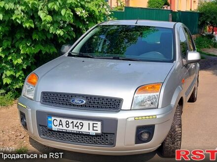 Форд Фьюжн 2011 в Каневе на Automoto.ua Серый Форд Фьюжн, объемом двигателя 1.4 л и пробегом 137 тыс. км за 5600 $, фото 1 на Automoto.ua