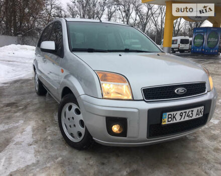 Серый Форд Фьюжн, объемом двигателя 1.6 л и пробегом 153 тыс. км за 7888 $, фото 1 на Automoto.ua