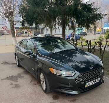 Сірий Форд Фьюжен, об'ємом двигуна 2 л та пробігом 180 тис. км за 12300 $, фото 1 на Automoto.ua