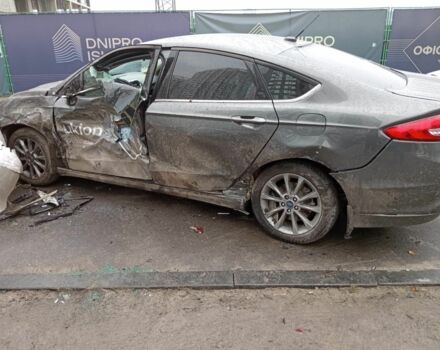 Серый Форд Фьюжн, объемом двигателя 2 л и пробегом 195 тыс. км за 4000 $, фото 1 на Automoto.ua