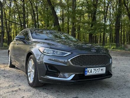 Форд Фьюжн 2018 в Киеве на Automoto.ua Серый Форд Фьюжн, объемом двигателя 2 л и пробегом 135 тыс. км за 16800 $, фото 1 на Automoto.ua